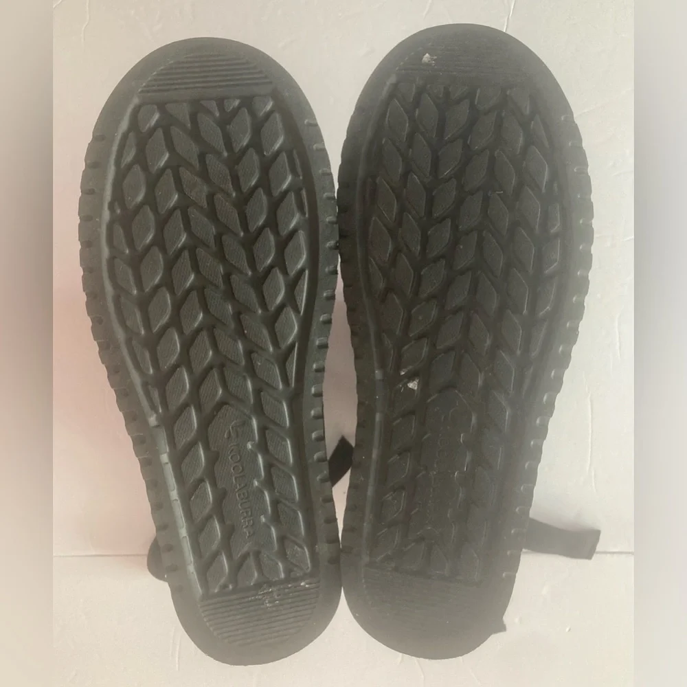 UGG SZ 7 Women's Black Suede Winter Boots faux fur lining and Bow detail